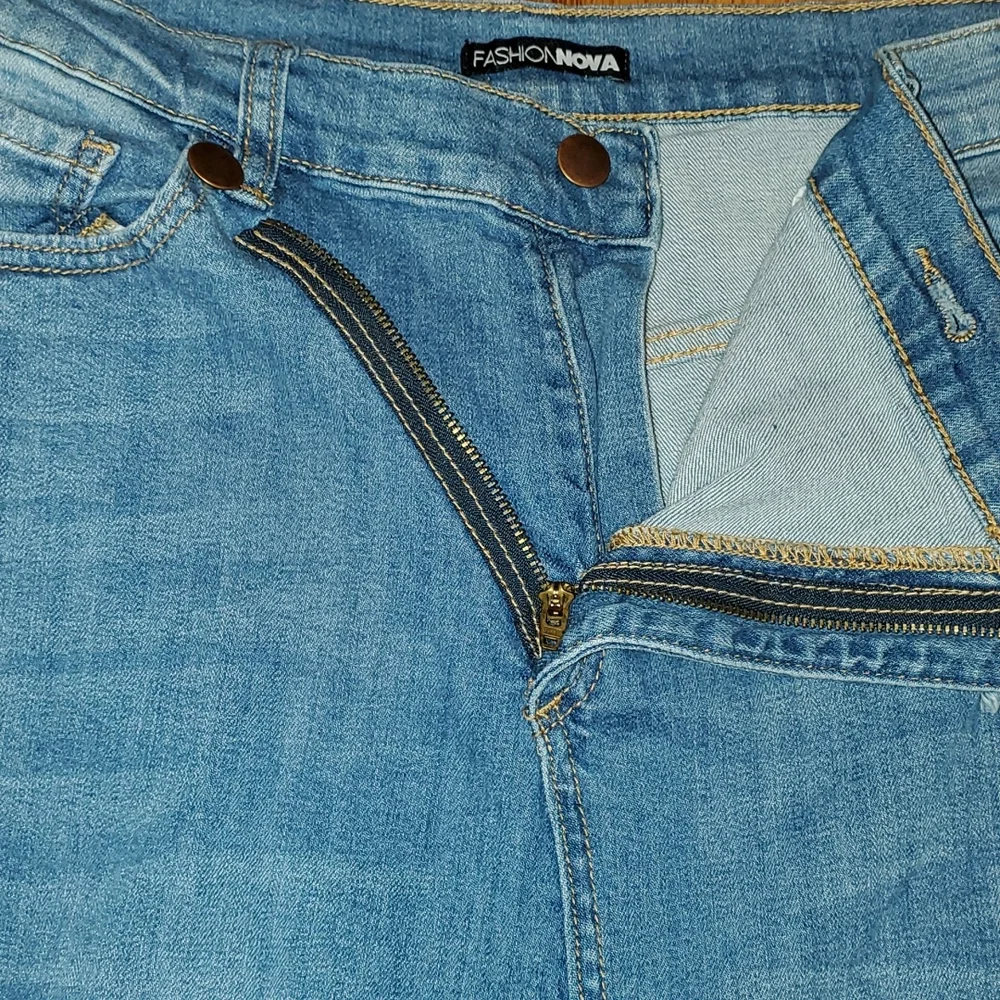 Fashion Nova size 18 distress jeans - Picture 5 of 9
